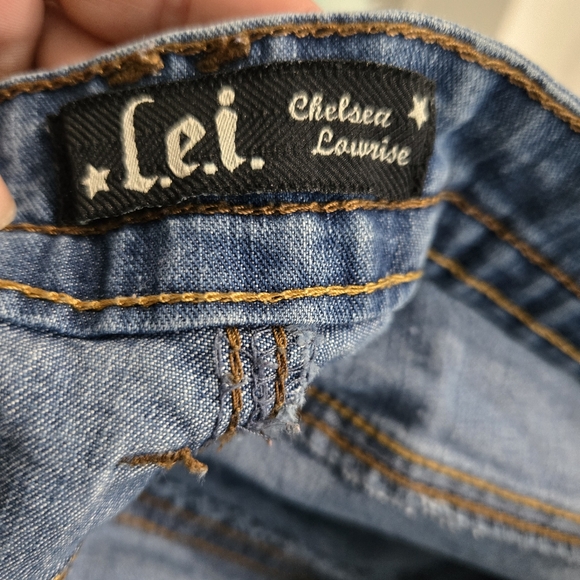 L.e.i. Chelsea Lowrise flare jeans 11 - Picture 7 of 9